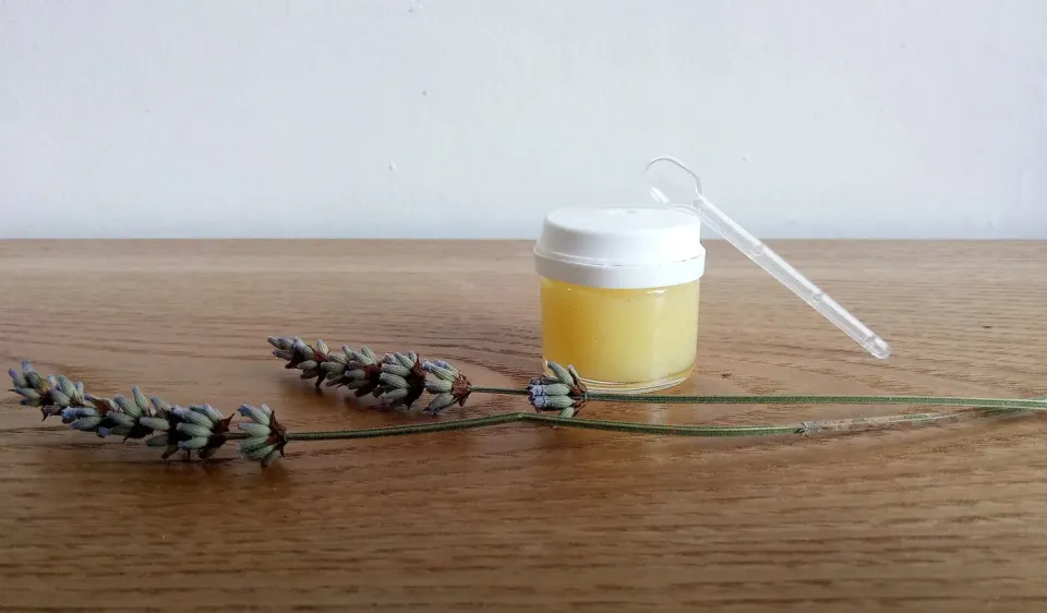 L'Abeille autonome gelée royale française pot 10g cure 10 jours