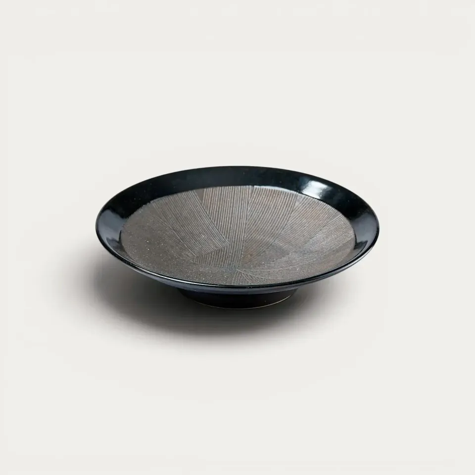 Nishikidori Kushime Membachi assiette 27cm kuro shumaki