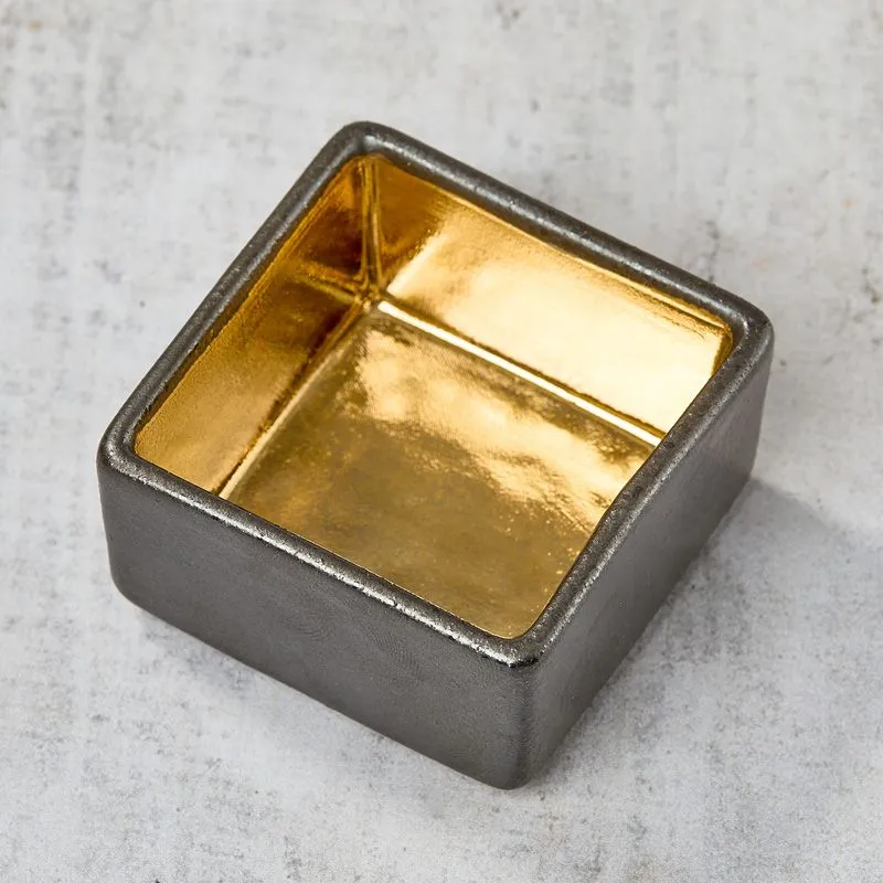 Nishikidori mise en bouche carrée noire dorée