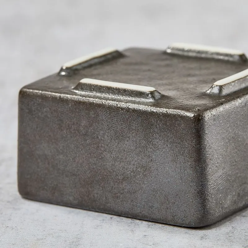 Nishikidori mise en bouche carrée noire dorée