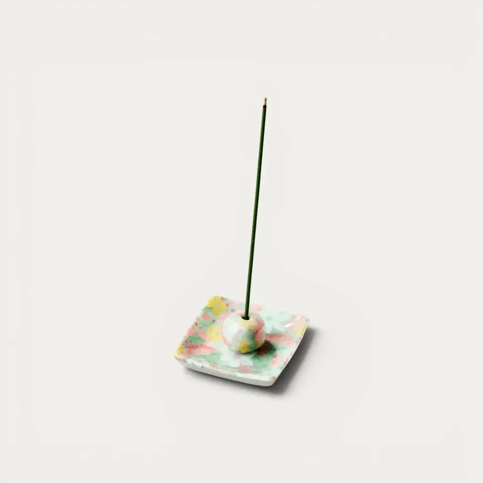 Nishikidori coupe encens porcelaine motif fleurs 5,5 cm