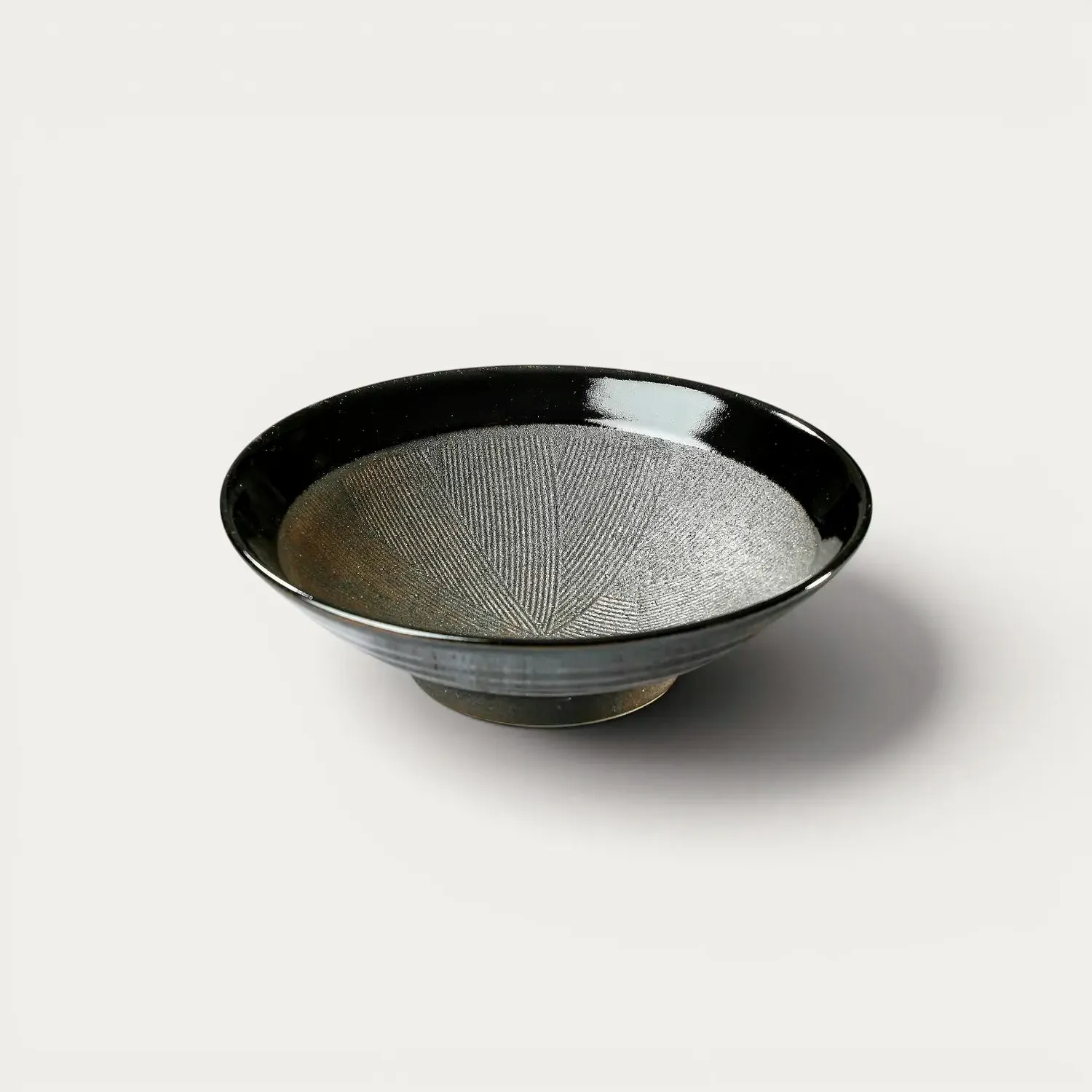 Nishikidori Kushime Membachi assiette 24,5 cm kuroshu maki