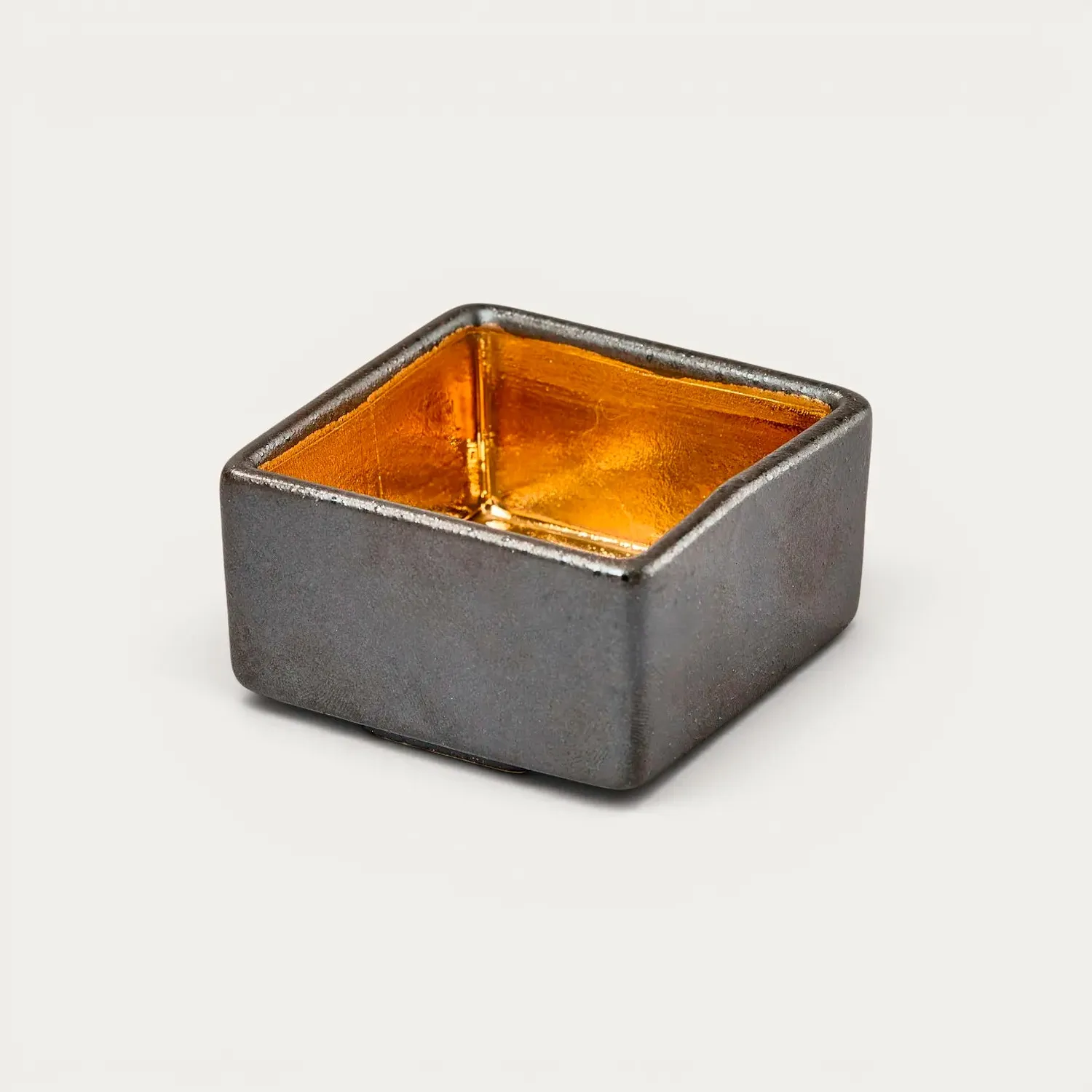 Nishikidori mise en bouche carrée noire dorée